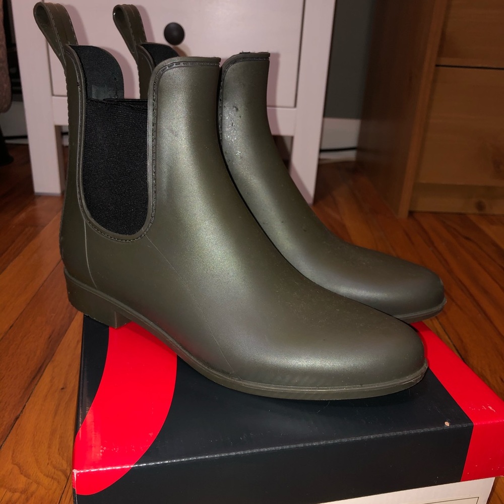 Brand new fashion rain boots